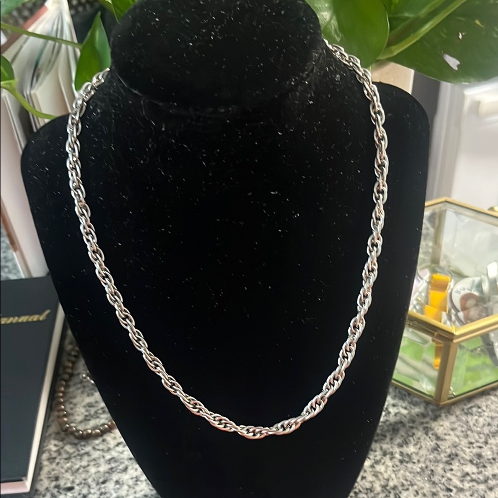 Elegant Silver Chain Necklace